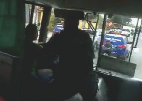 VÍDEO: Em Manaus, policiais militares se descontrolam, param ônibus e agridem motorista